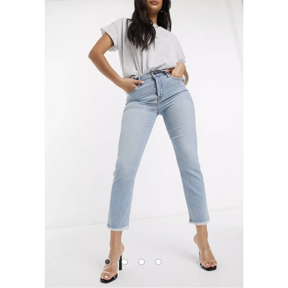 True Religion STARR HIGH RISE STRAIGHT JEAN Size 34 Trendy Sexy Light Denim